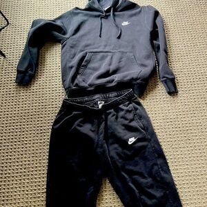 Black Nike sweat set